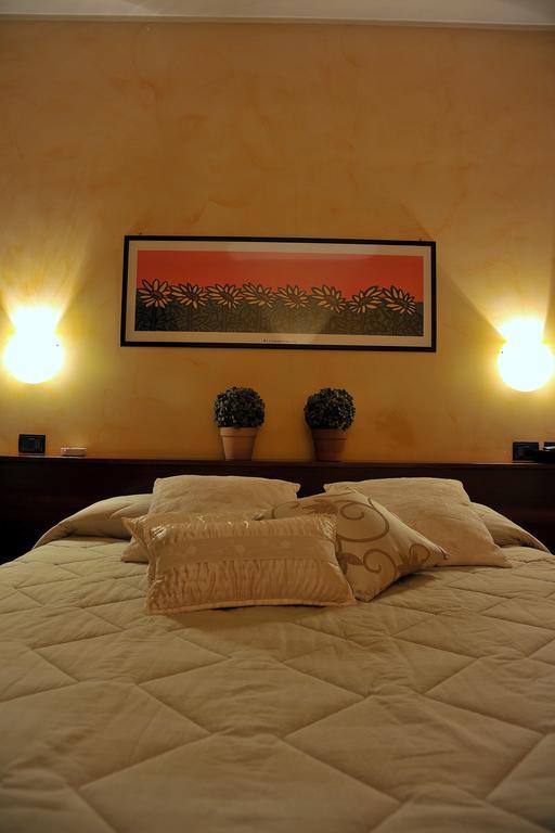 Hotel Parco Castelvetro Piacentino Habitación foto